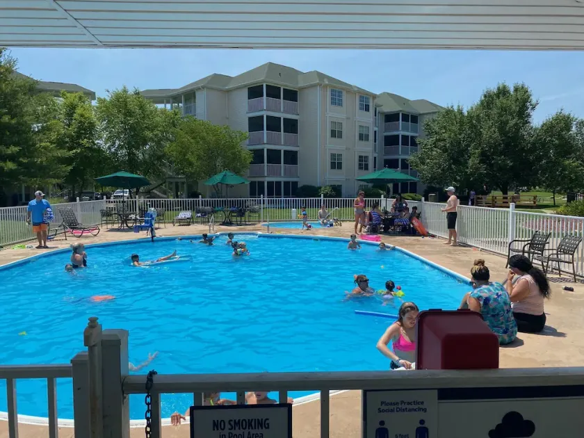 ON THE LAKE, 2 BEDROOMS / 2 BATHS, FULL AMENITIES - Image 1