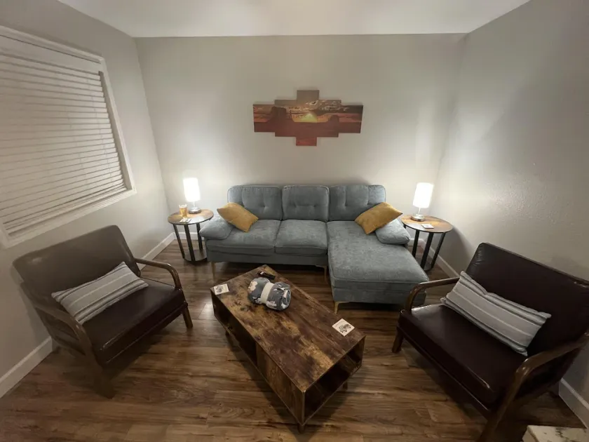 Pet Friendly! 1st Floor! Walking Distance to Shopping & Dining - Image 1