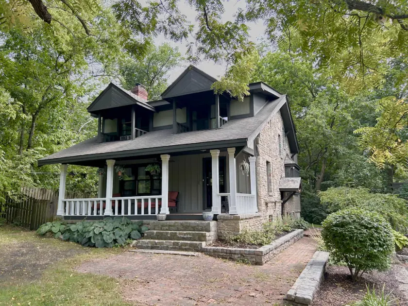 Beautiful Downtown Riverview Private 3-Bed Vacation Home - Image 1