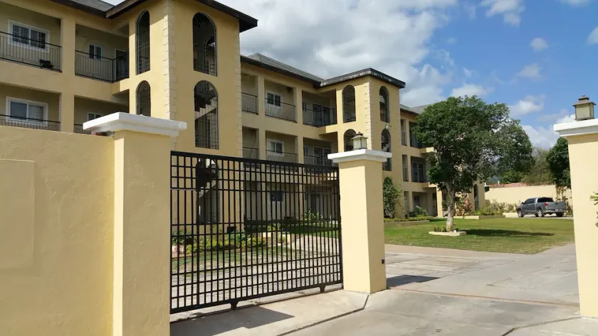 New Kingston Guest Apartment at Donhead - Image 1