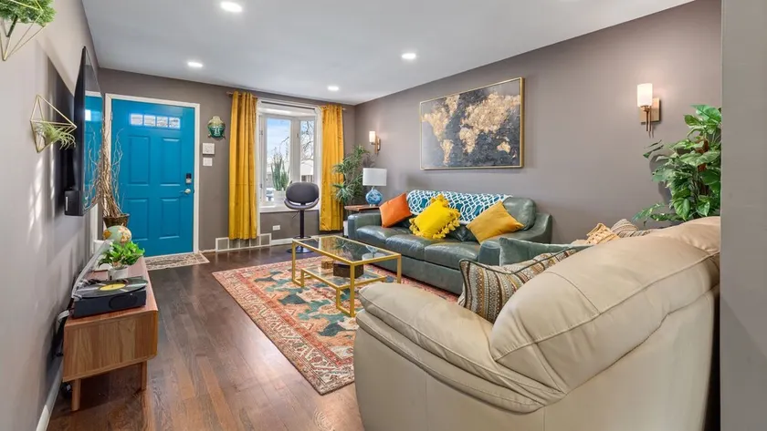 My Prima Karina BEAUTIFUL 4bd 2ba in quiet Chicago Suburb - Image 1