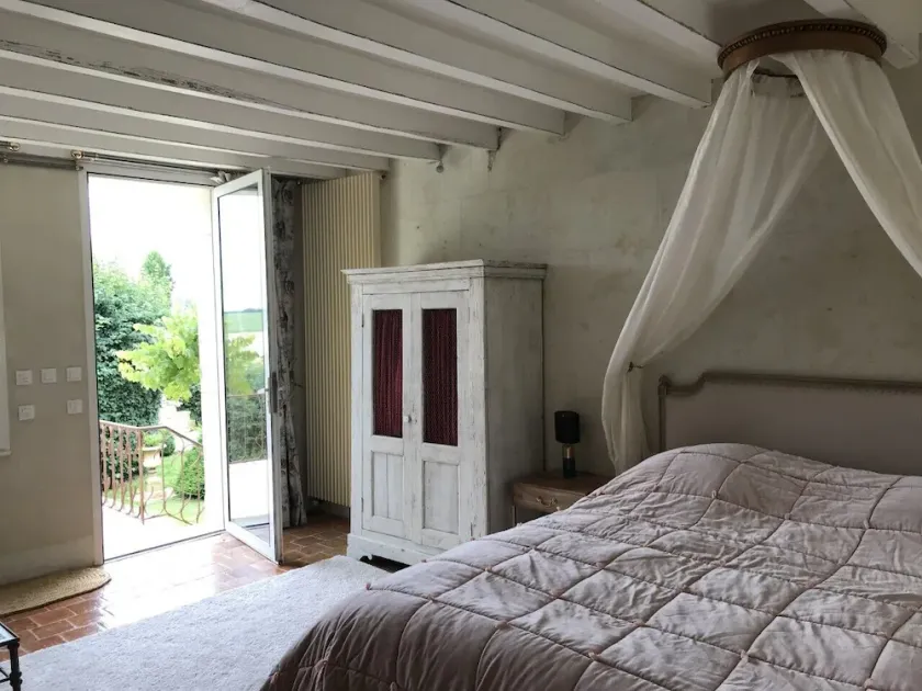 Guest room with private exterior access, located on the 1st floor. - Image 1