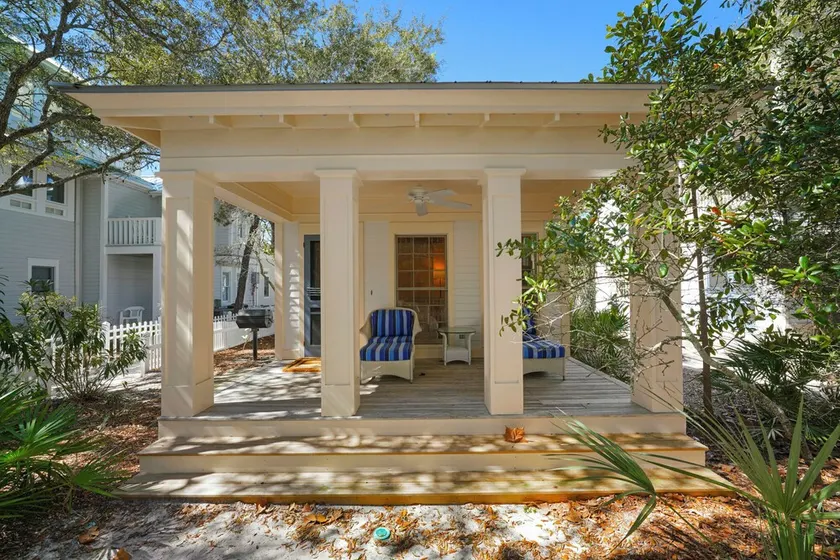 Guest Home w King bed, Steps To Beach And Pool + 2 Adult Bikes! - Image 1