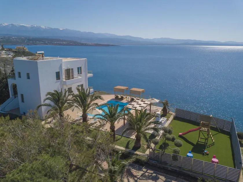 Une belle villa de bord de mer avec piscine privée et vue sur la mer indescriptible - Image 1