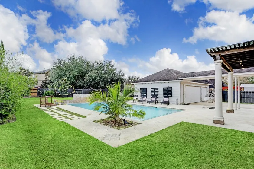 Luxury ✨ 5BR Home. PRIVATE 🏝WATERFALL POOL ! 15 Min from Downtown Houston.  - Image 1