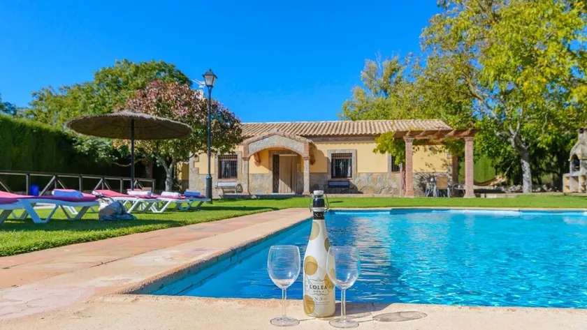 El Nogal: casa rural con piscina y pista de padel - Image 1