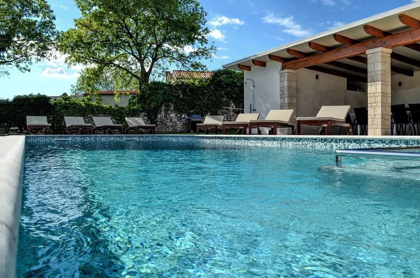 Villa lussuosa per una vacanza attiva in famiglia con piscina salata - Image 1