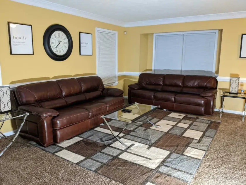 4 Bdr TH Near Historic Downtown Fredericksburg & Quantico Sleeps 8 more - Image 1
