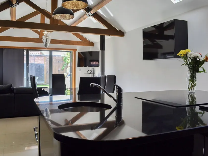3 bedroom accommodation in South Cave, near Beverley - Image 1