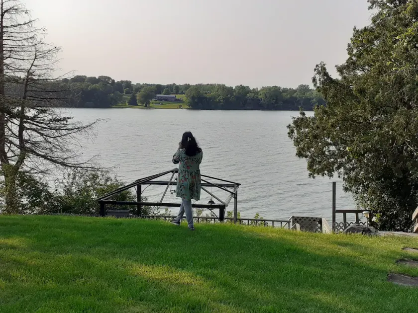 Stay in a beautiful lakefront cottage in Napanee, no matter winter or summer. - Image 1