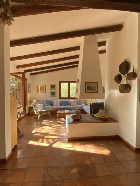 Sardegna: spaziosa e luminosa villa con giardino pochi metri dal mare - Image 1