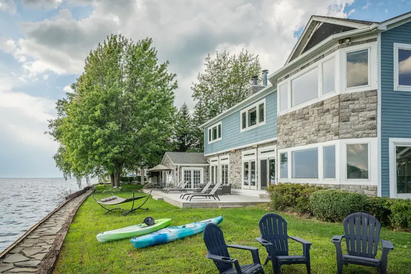 Lake Front home w/ Hot Tub, Kayaks & Fire Pit - Image 1