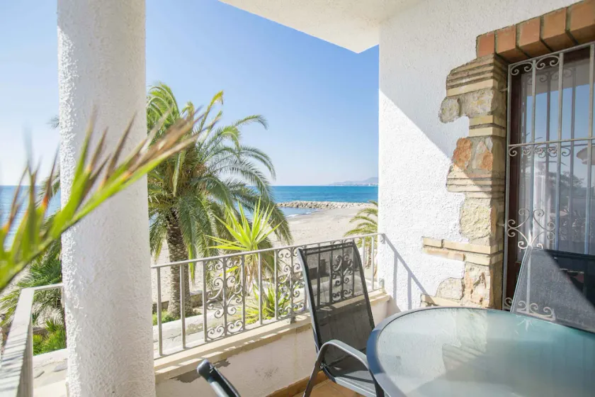 Mistral Seafront Up - Tourist accommodation MarCalma - Image 1