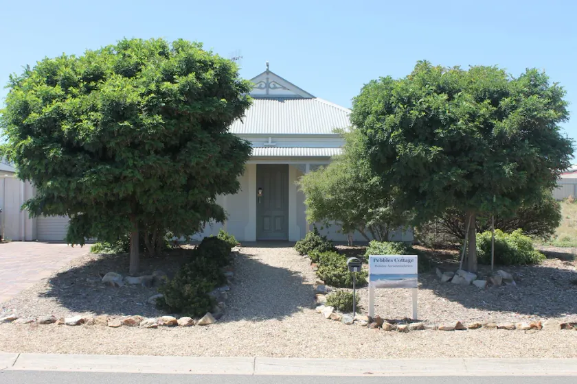 Pebbles Cottage in Normanville - Image 1
