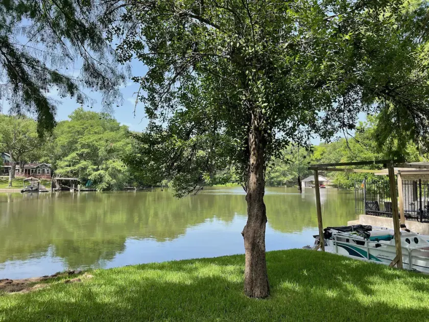 Lakehouse on Lake Austin! Gorgeous Views! NEW hot/cold tub on patio deck! - Image 1