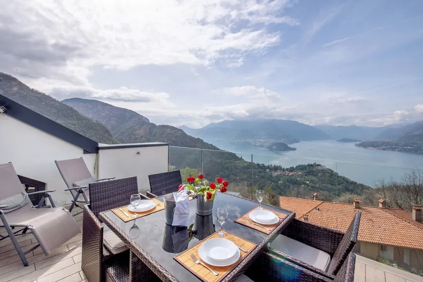 Holiday Home \"Relax e Felicità\" Lake View, Private Jacuzzi, Shared Heated Indoor Pool - Image 1