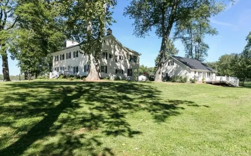 Private Carriage House Retreat on a 33 Acre Historic Working Estate - Image 1