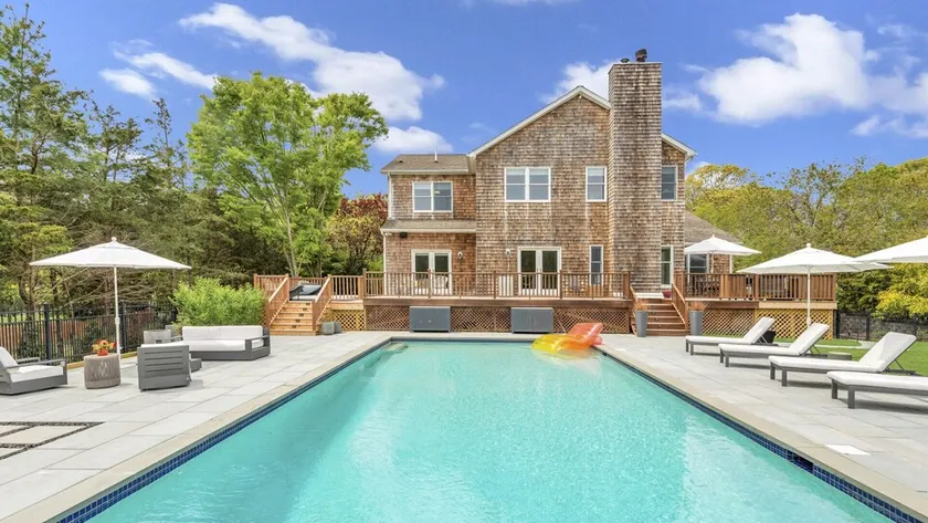 Classic-style Hamptons home, heated freshwater pool, fire pit, extensive... - Image 1