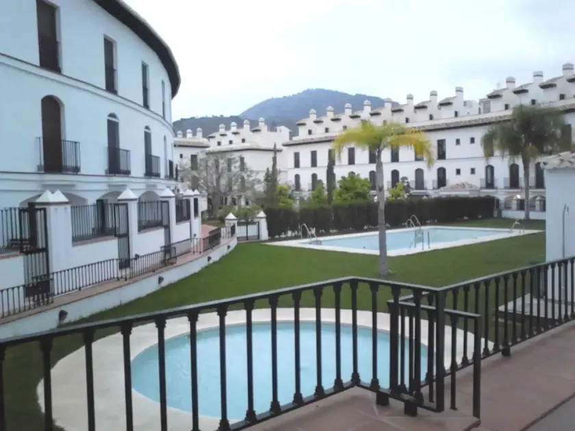 SCHÖNE WOHNUNG MIT POOL UND GYM - Image 1
