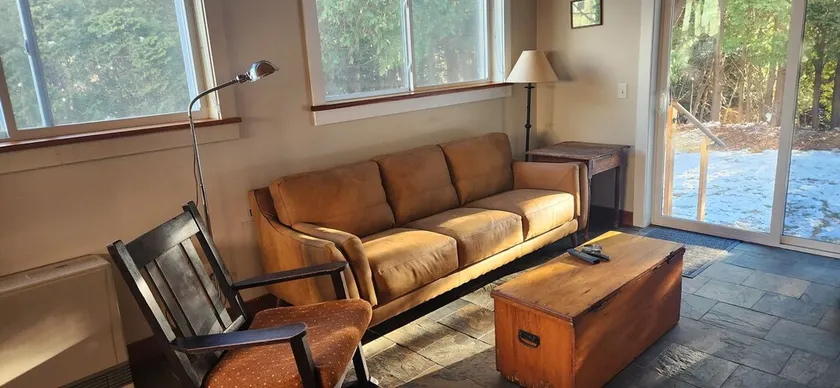 Golden Cottage with access to CITIES/MOUNTAINS/LAKES/CAFES! - Image 1