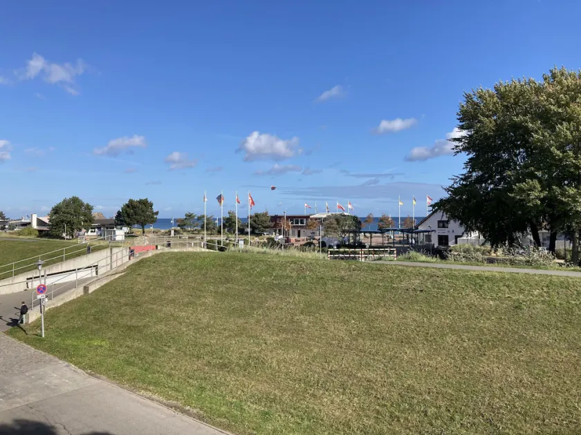 Ferienwohnung in Erster Reihe Direkt Hinterm Deich... mit Blick auf die Ostsee! - Image 1