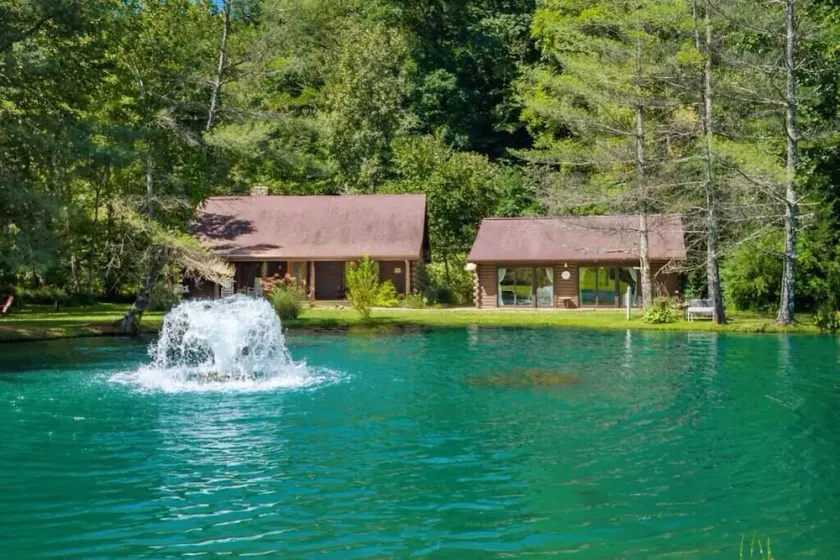 Hocking Hills Fishing Lodge - 3 Stocked Ponds, Hot Tub, Sleeps 14 - Image 1
