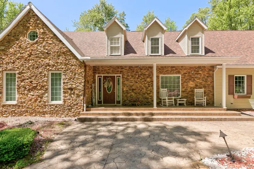 Wooded Luxury Home - Image 1