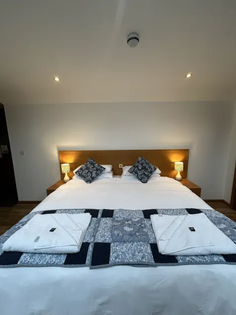 Double Ensuite at The Golden Fleece - Image 1