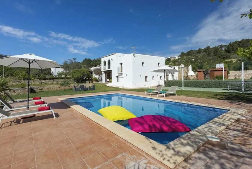 Villa 5 habitaciones y 4 baños, piscina y jardín a 5 minutos de la playa - Image 1