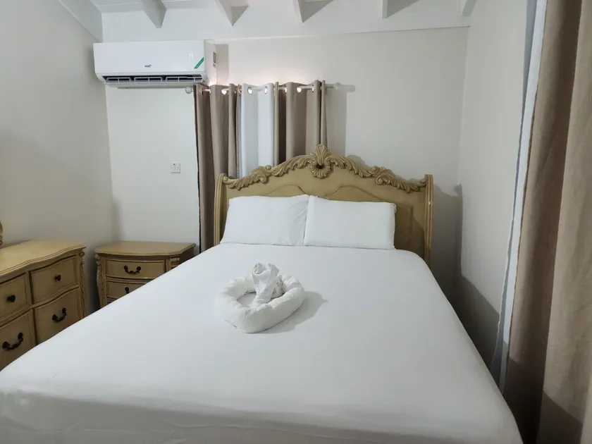 PLAN YOUR GETAWAY UNDER THE SUN \n           Dazzle Key Suite - Image 1