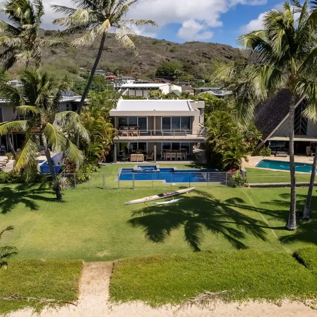 Best and Newest Beachfront Listing in Honolulu - Image 1