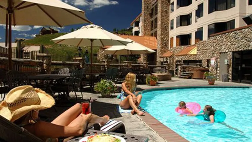 205 Base area slope side views Mt. Crested Butte. Pet friendly - Image 1