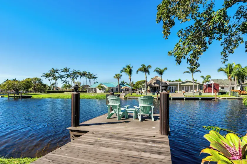 VacationSunwind Delray home! Water Front Pool Dock near Beach - Image 1