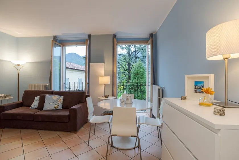 GuestHost - Cozy 60m2 apartment, perfect for two people, located on the 1st floor of a building with lift.The property is located on the road that connects Como and Menaggio, a few steps from the town center and just 300 meters from the Ossuccio lido, a - Image 1