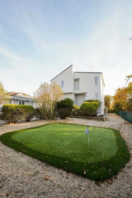 3 Story Beach Waterview, 3 KING bed, golf putting green! - Image 1