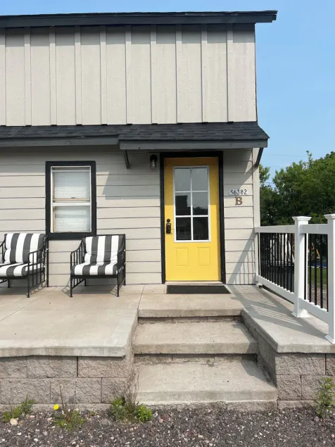 The Sunny Side! Convenient and Sleeps 6! - Image 1