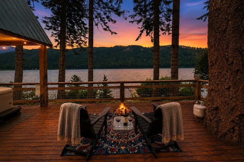 Doc Roy's Legacy on Fish Lake by NW Comfy Cabins - Image 1