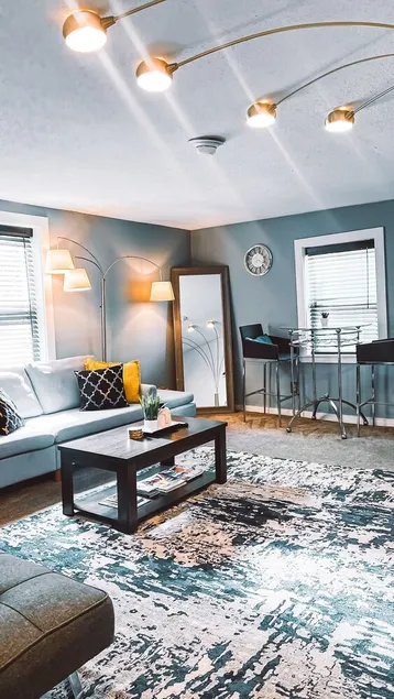 Updated house close to downtown and the airport. - Image 1