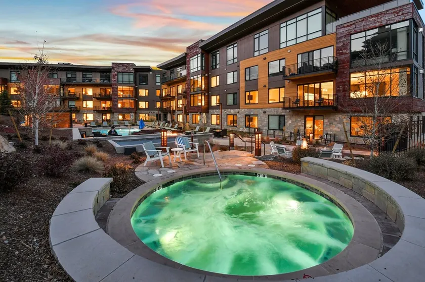 All-Suite Ski-In Ski-Out Penthouse - Pool Hot Tub & Mountain-View Balcony - Image 1