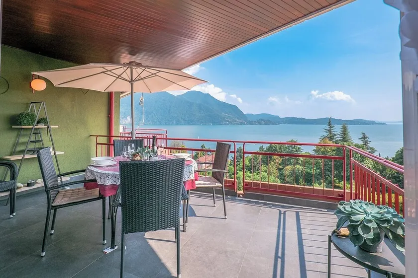 Grazioso appartamento 3½-camera con 2 balconi, piscina e splendida vista lago - Image 1