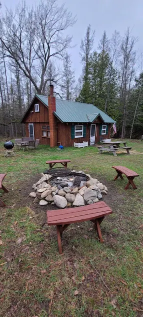 Wood Haven Lodge. Secluded, cozy log cabin in Northern Michigan. - Image 1