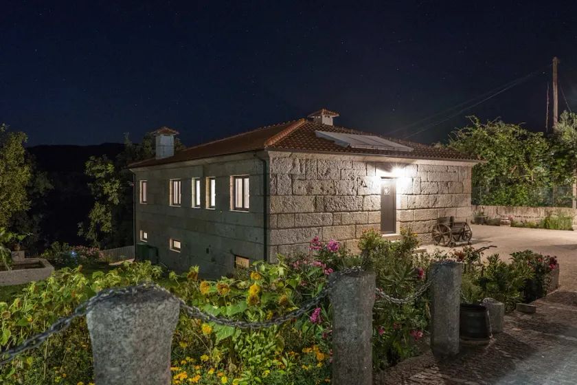 Valley House - Image 1