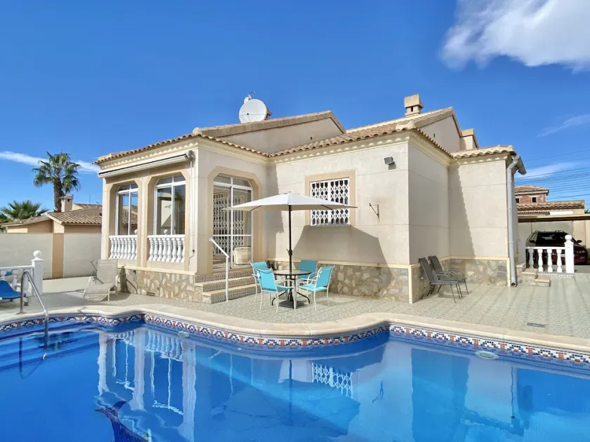 Great location !! Villa with Pool in Heart of Quesada, Air con , WIFI - Image 1