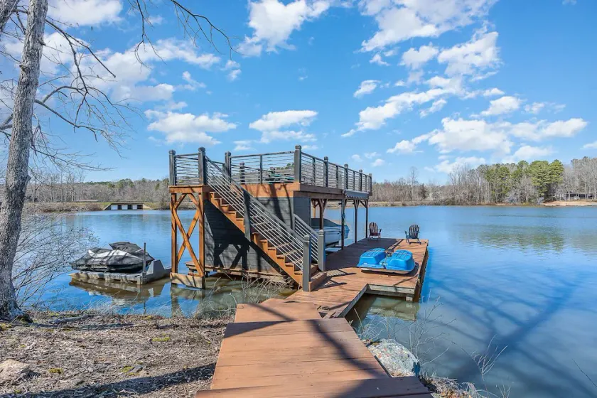 Lake Gaston's  BEST Secret Cove Sleeps 16 w/Toys! - Image 1
