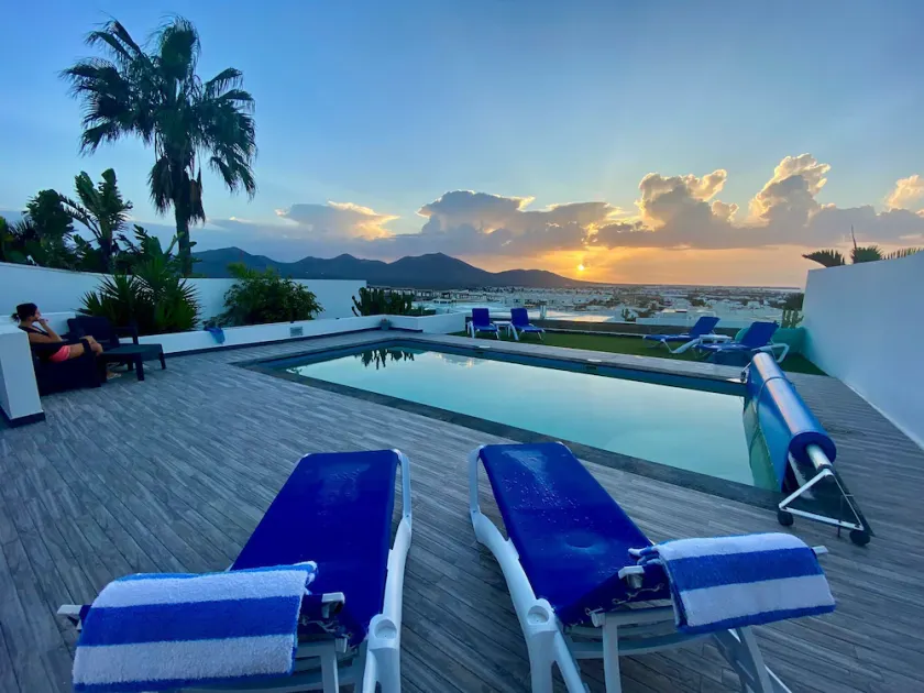 Luxury villa - with a heated pool, hot tub, sea views, aircon, WiFi, UK TV - Image 1