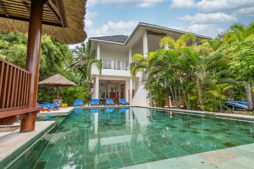 Luxury beachfront villa Boathouse - Image 1