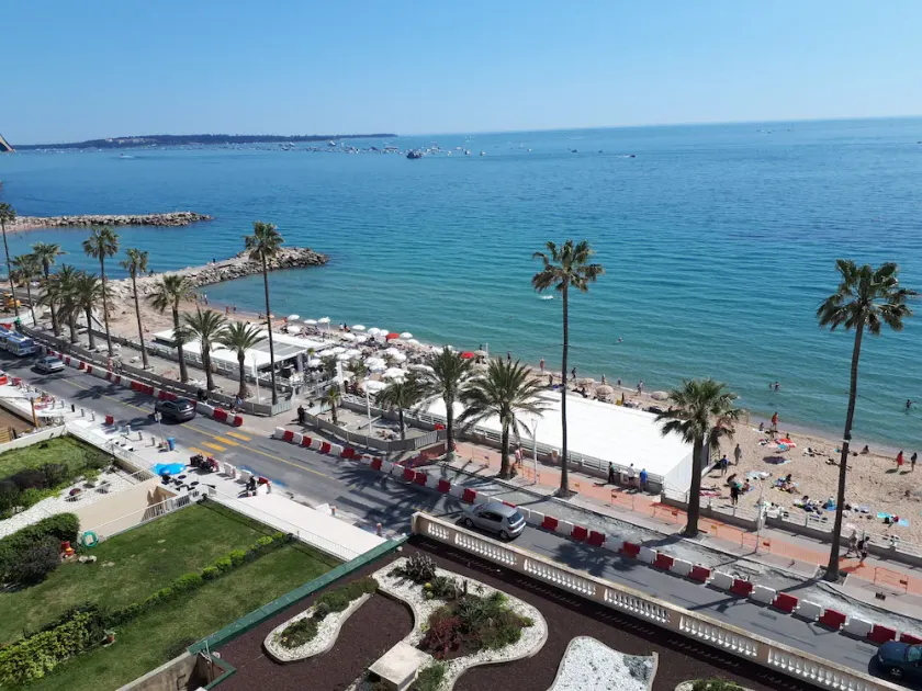 Great 2 room apartment, with magnificient sea view , in front of the beach - Image 1