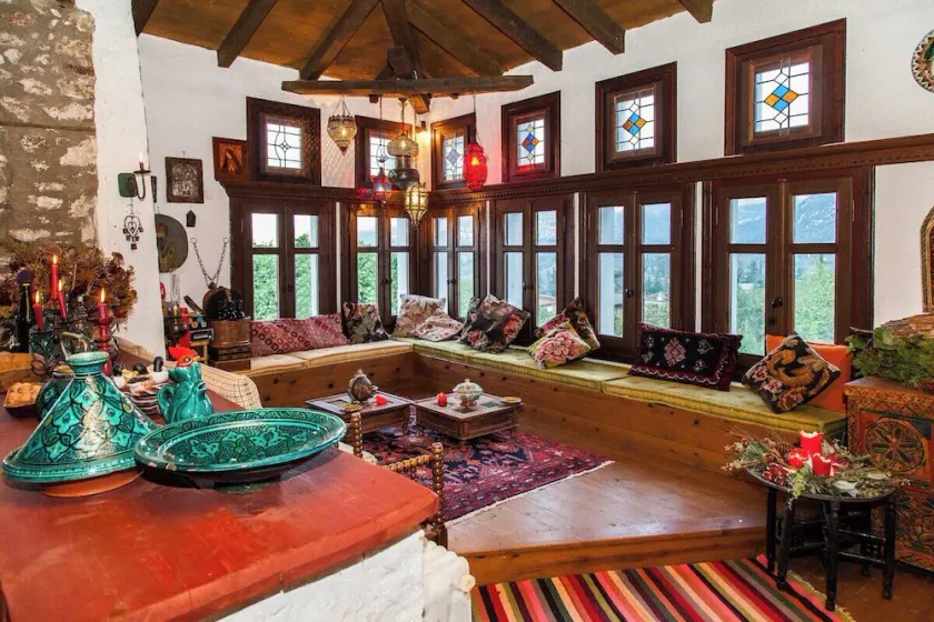 260m2 Unique mountain house in Lilea Parnasos - Image 1