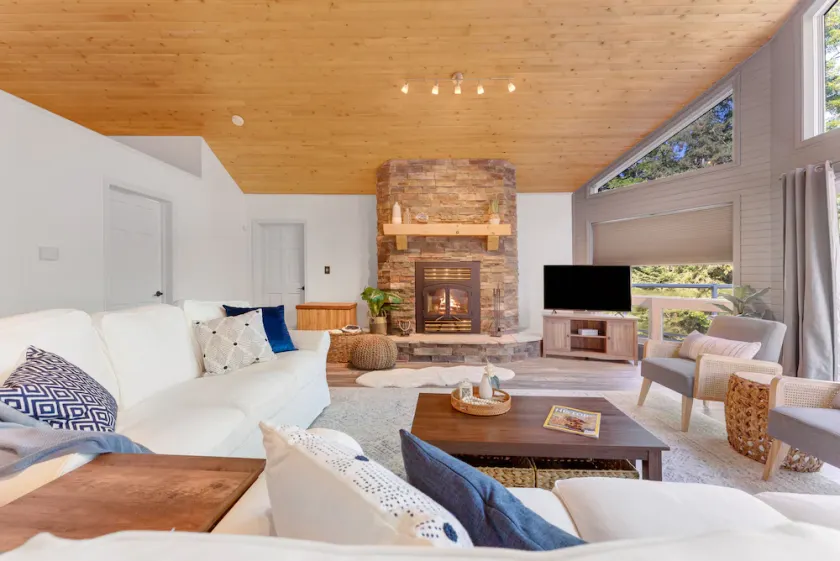 Beautiful Large 5bed 4bath Lake house in Bancroft! - Image 1