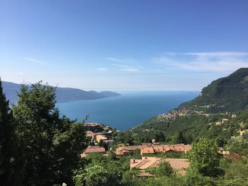Exclusivo apartamento con impresionantes vistas al lago y solárium. - Image 1